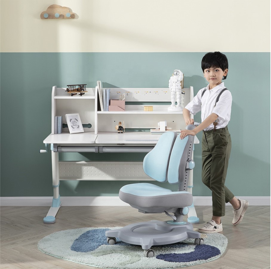 Mẹo Lựa Chọn Bàn Học Cho Bé Đảm Bảo Sức Khỏe